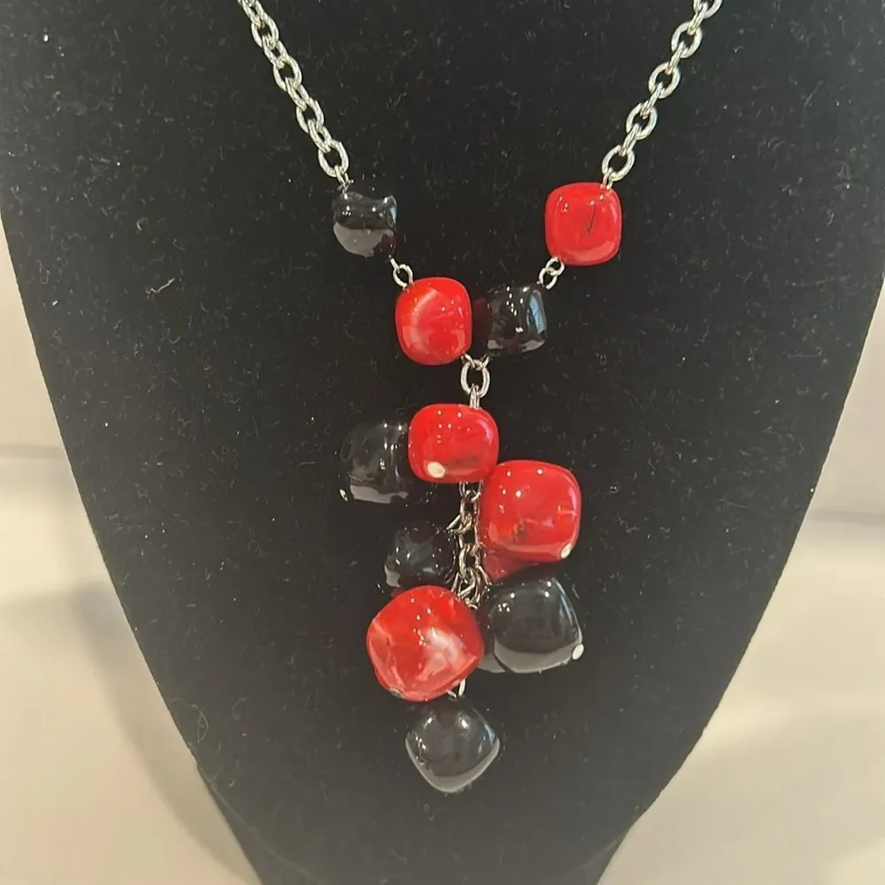 NWOT Joan Rivers Silver Beads Necklace
